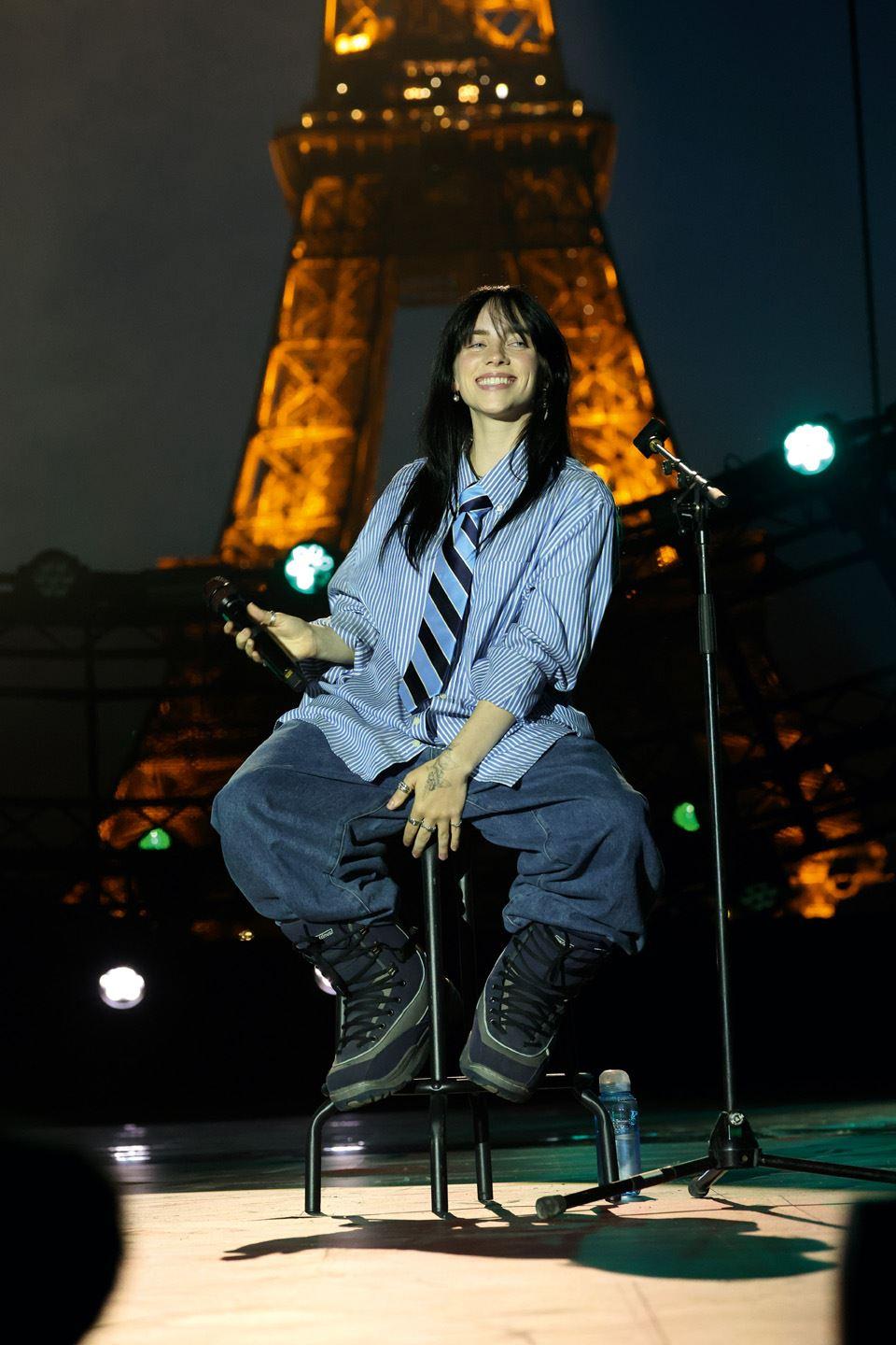 Billie Eilish beim »Power our Planet«-Konzert vor dem Eiffelturm in Paris.